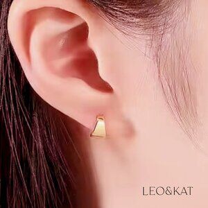 Minimalist Gold Huggie Earrings. 925 Sterling Silver. #1127